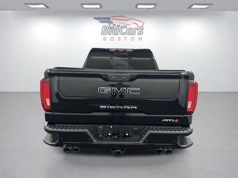 Used 2023 GMC Sierra 1500 AT4 w/ Technology Package image 5