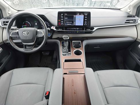 Used 2024 Toyota Sienna XLE w/ XLE Plus Package AWD/4WD image 19