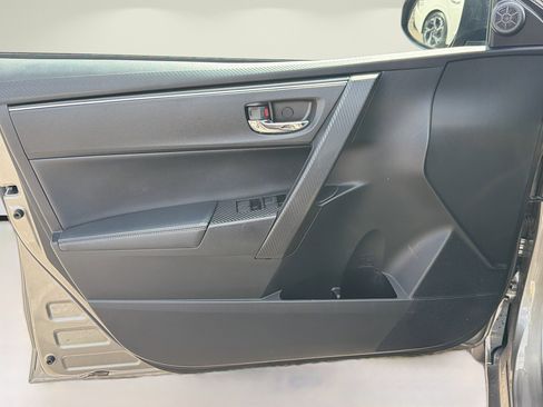 Used 2018 Toyota Corolla XLE image 20