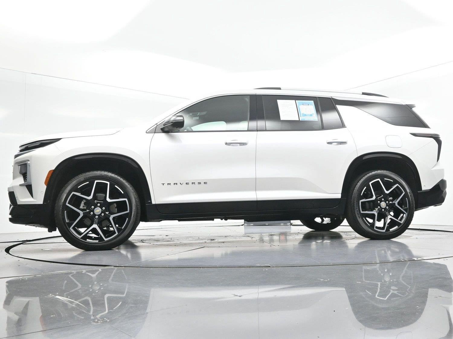 Used 2025 Chevrolet Traverse High Country FWD image 52