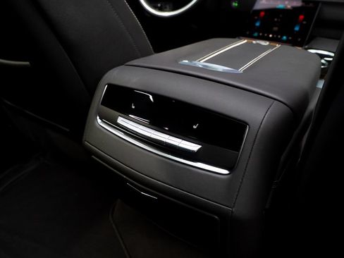 Used 2025 Cadillac Escalade ESV Premium Luxury AWD/4WD image 48