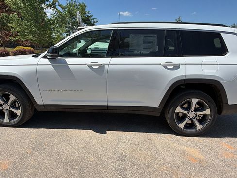 New 2026 Jeep Grand Cherokee L Limited AWD/4WD image 11