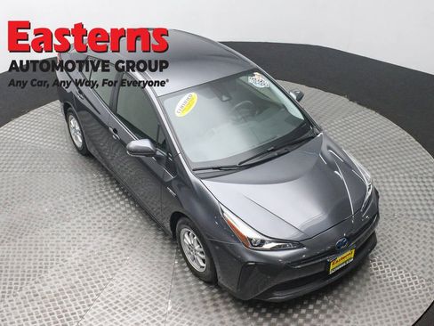 Used 2022 Toyota Prius LE image 3