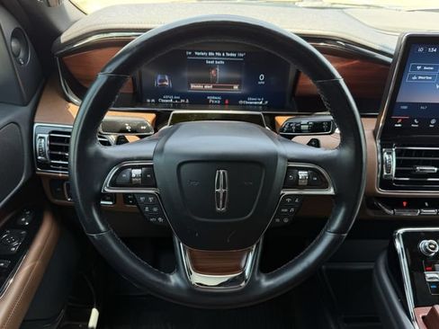 Used 2022 Lincoln Navigator Reserve AWD/4WD image 13