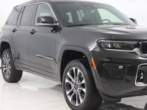 Used 2024 Jeep Grand Cherokee Overland w/ Luxury Tech Group IV image 42