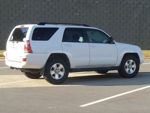 Used 2005 Toyota 4Runner SR5 image 2