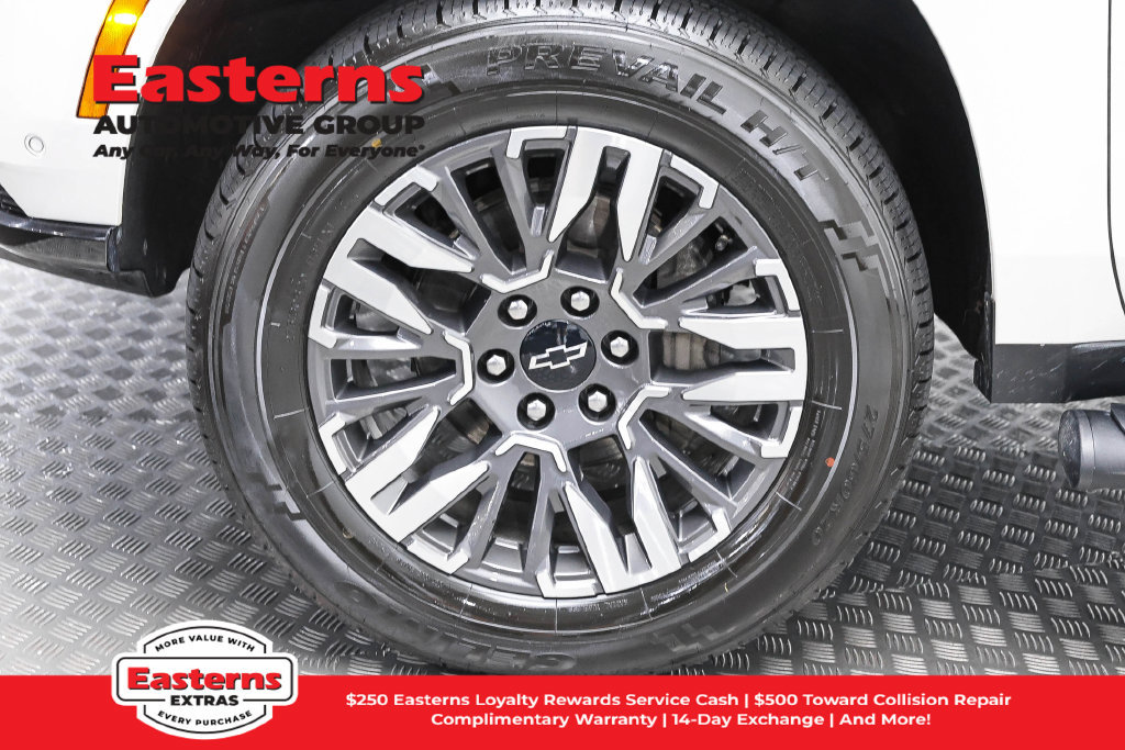 Used 2025 Chevrolet Suburban Z71 AWD/4WD image 33