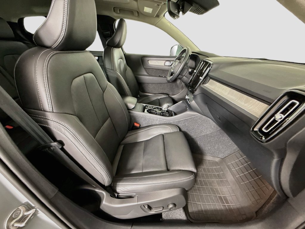 Used 2025 Volvo XC40 B5 Plus w/ Climate Package AWD/4WD image 28