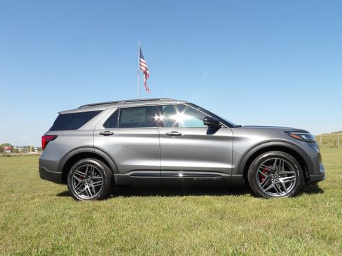 New 2025 Ford Explorer ST image 5