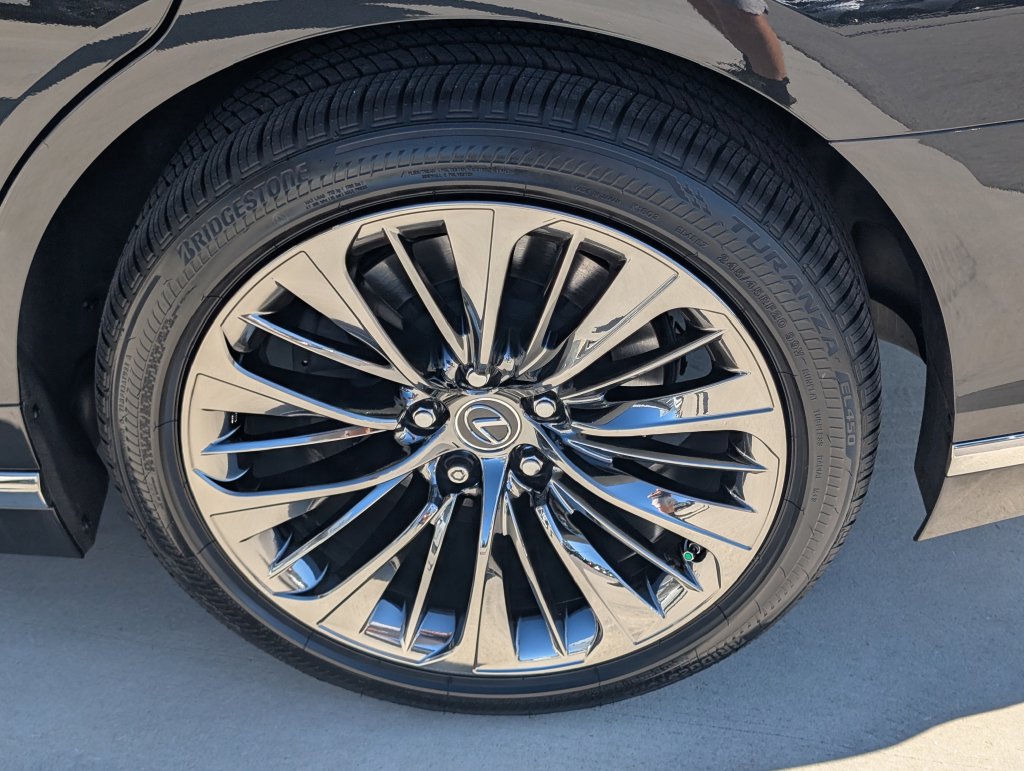 Used 2020 Lexus LS 500 w/ Interior Upgrade Package RWD image 22