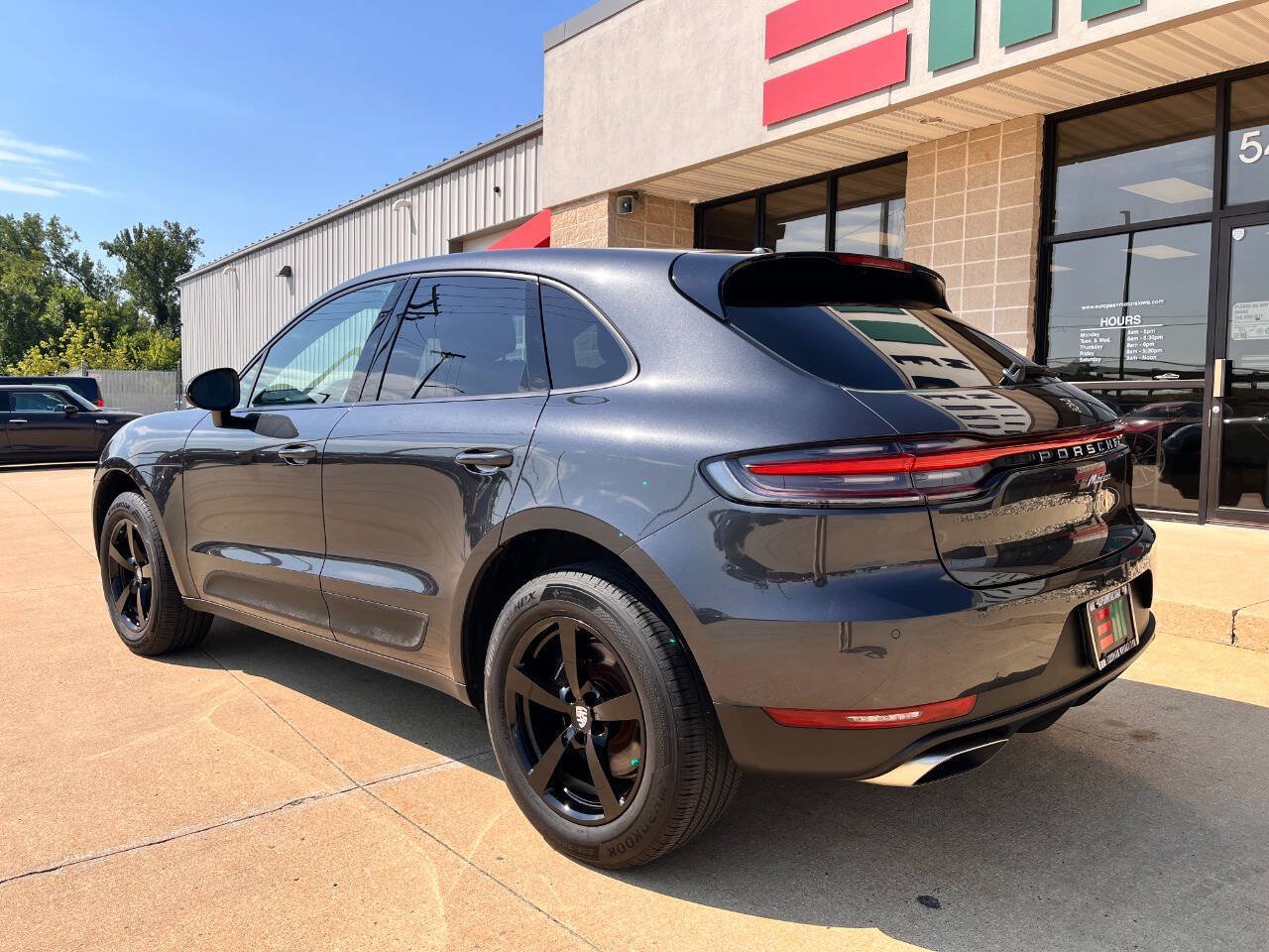 Used 2021 Porsche Macan AWD/4WD image 3