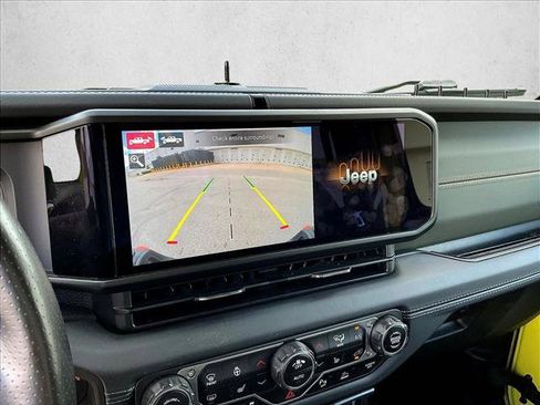 Used 2024 Jeep Gladiator Mojave AWD/4WD image 22