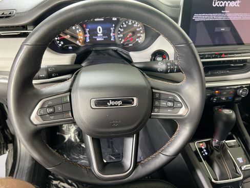 Used 2022 Jeep Compass Limited AWD/4WD image 11