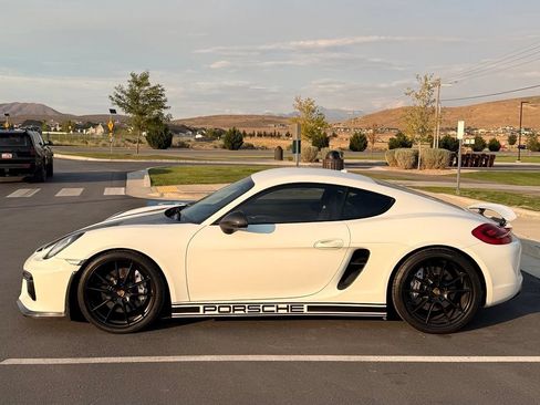 Used 2016 Porsche Cayman RWD image 4