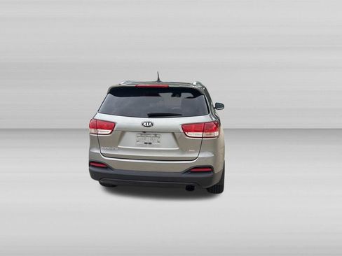 Used 2016 Kia Sorento AWD image 5