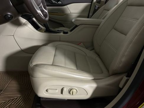 Used 2017 GMC Acadia Denali w/ Technology Package FWD image 33