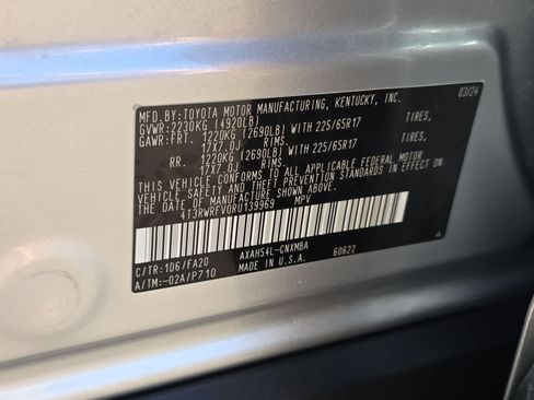 Used 2024 Toyota RAV4 XLE AWD/4WD image 34