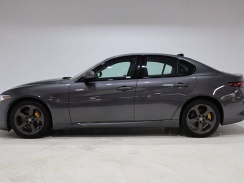 Used 2017 Alfa Romeo Giulia AWD image 4