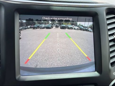 Used 2021 Jeep Cherokee Latitude Lux w/ Comfort/Convenience Group AWD/4WD image 16