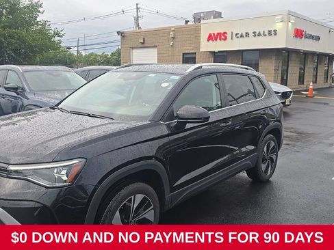 Used 2025 Volkswagen Taos SE AWD/4WD image 1