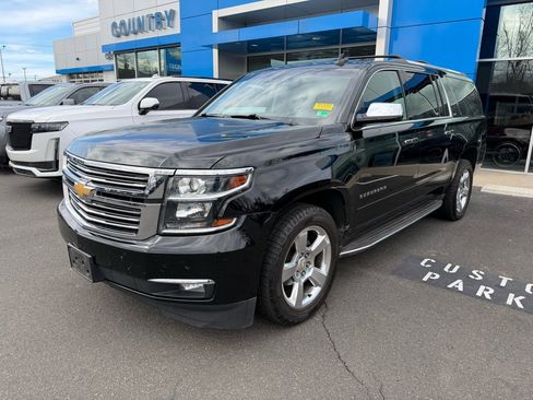 Used 2018 Chevrolet Suburban LT image 3