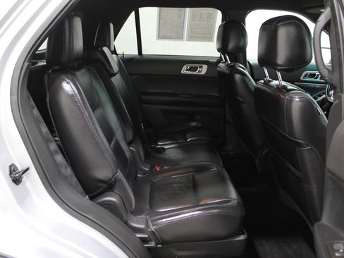 Used 2013 Ford Explorer XLT image 25