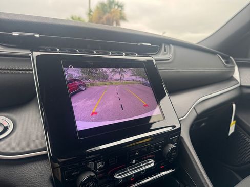 New 2025 Jeep Grand Cherokee Laredo X w/ Luxury Tech Group I image 22