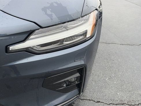 Used 2024 Volvo S60 B5 Core image 7