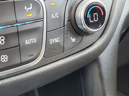 Used 2019 Chevrolet Equinox LT w/ Driver Convenience Package FWD image 19