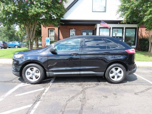 Used 2021 Ford Edge SE FWD image 3