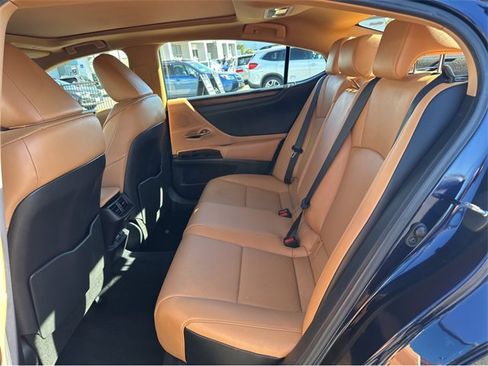 Certified 2025 Lexus ES 350 w/ Premium Package image 40