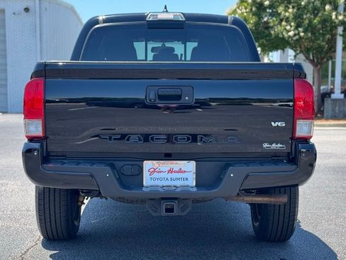 Used 2017 Toyota Tacoma TRD Off-Road AWD/4WD image 10
