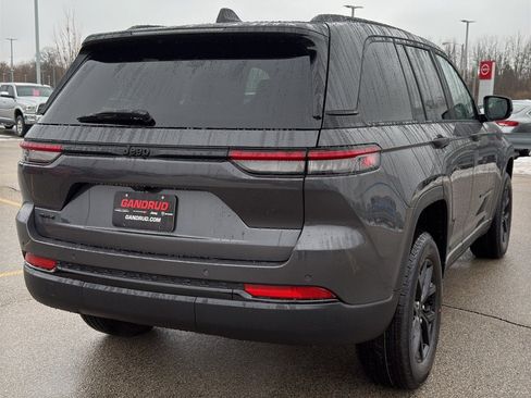 New 2025 Jeep Grand Cherokee Altitude image 5