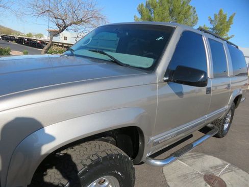 Used 1999 GMC Suburban 2500 w/ Marketing Opt Pkg 3 image 8