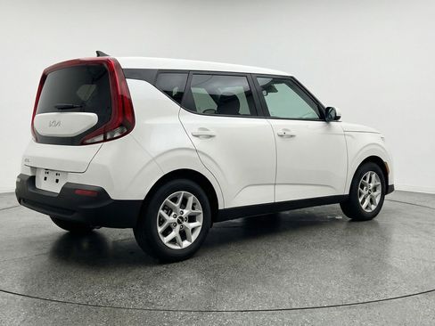 Used 2025 Kia Soul LX w/ LX Technology Package FWD image 9