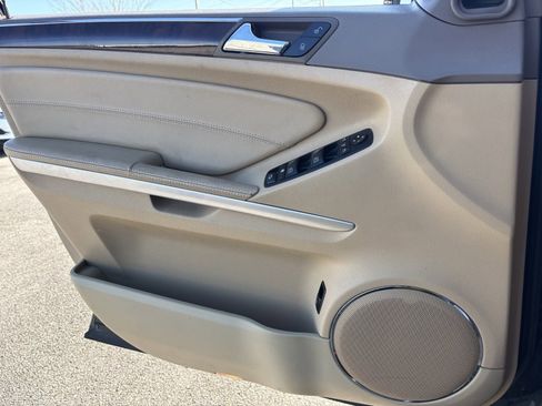 Used 2011 Mercedes-Benz GL 550 4MATIC image 4