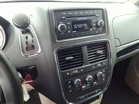 Used 2016 Dodge Grand Caravan SE FWD image 23