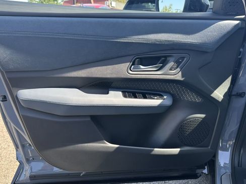 Used 2025 Nissan Ariya Platinum image 13