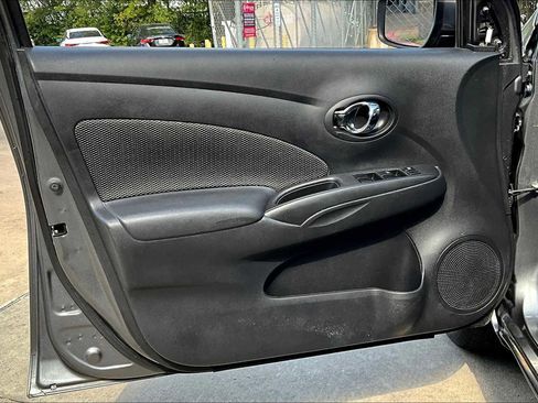 Used 2019 Nissan Versa SV image 19