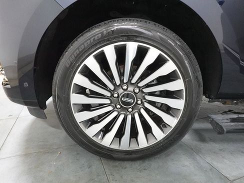 Used 2021 Lincoln Navigator Reserve w/ Luxury Package AWD/4WD image 37