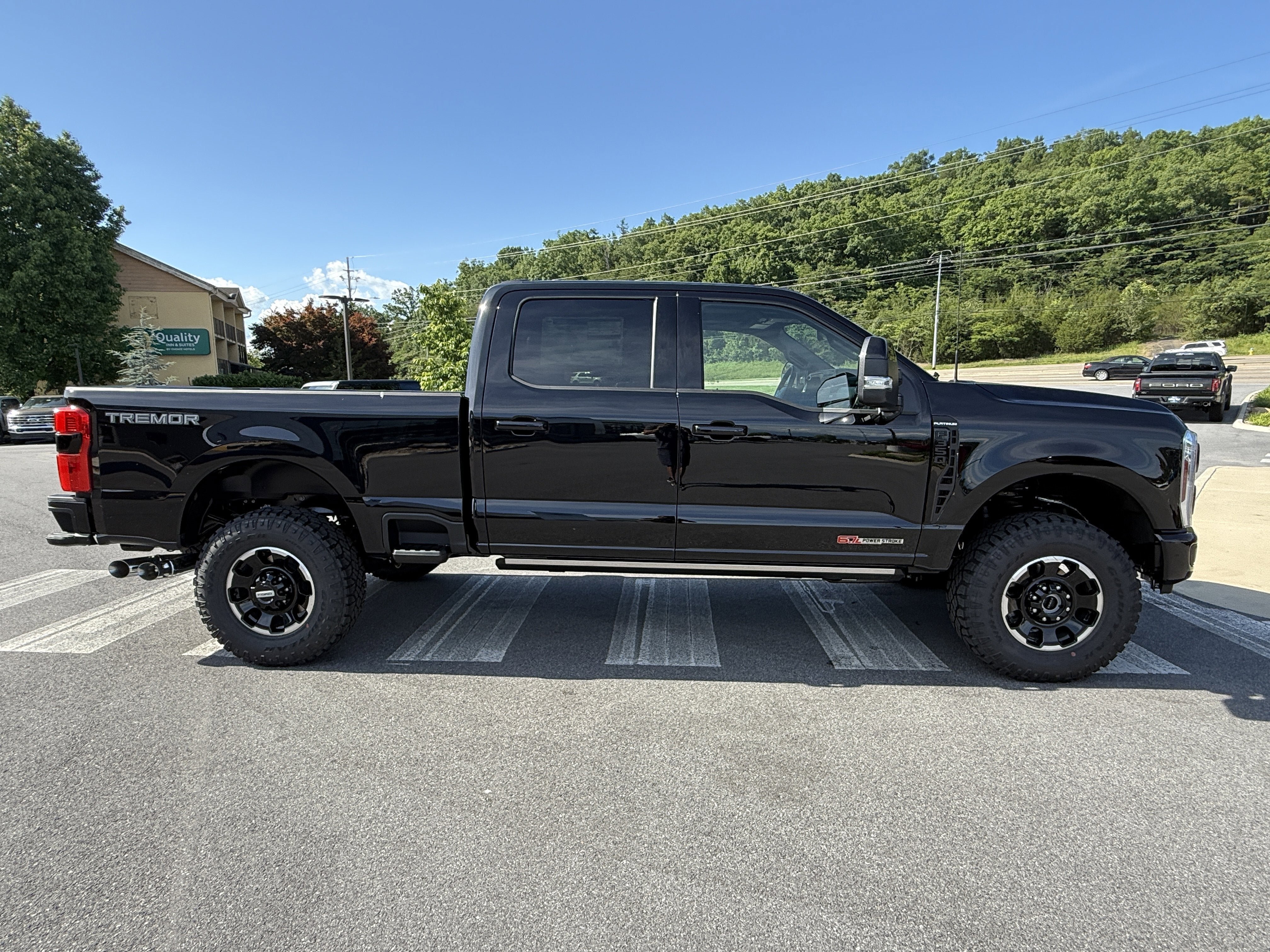 New 2026 Ford F350 Platinum w/ Tremor Off-Road Package AWD/4WD image 4