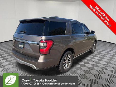 Used 2018 Ford Expedition Limited w/ Equipment Group 301A AWD/4WD image 7
