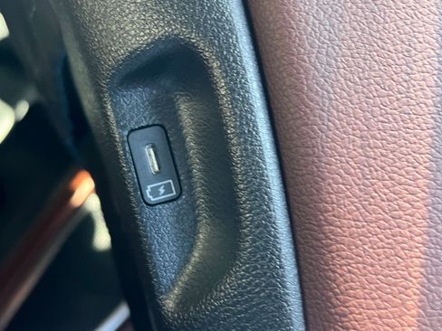 Used 2024 Kia Telluride EX w/ EX Captain's Chair Package image 36