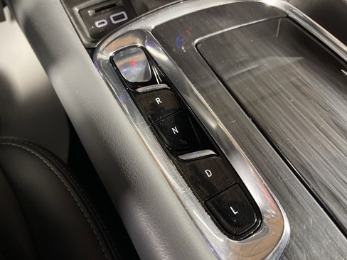 Used 2023 Buick Enclave Essence image 25