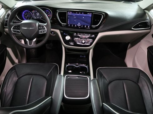 Used 2023 Chrysler Pacifica Limited FWD image 15