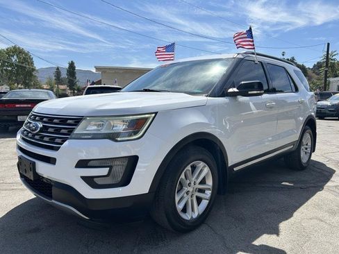 Used 2017 Ford Explorer XLT w/ Equipment Group 201A FWD image 1