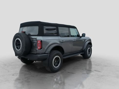 Used 2022 Ford Bronco Outer Banks w/ Sasquatch Package AWD/4WD image 8