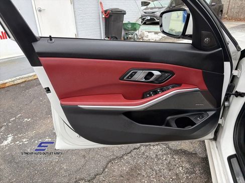 Used 2023 BMW 330i xDrive 330i xDrive w/ Premium Package image 26