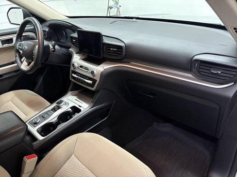 Used 2023 Ford Explorer XLT AWD/4WD image 20