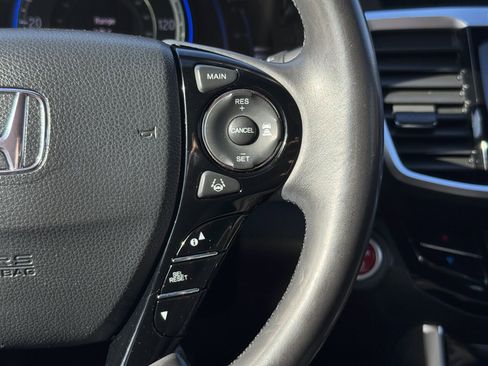 Used 2017 Honda Accord Touring image 23